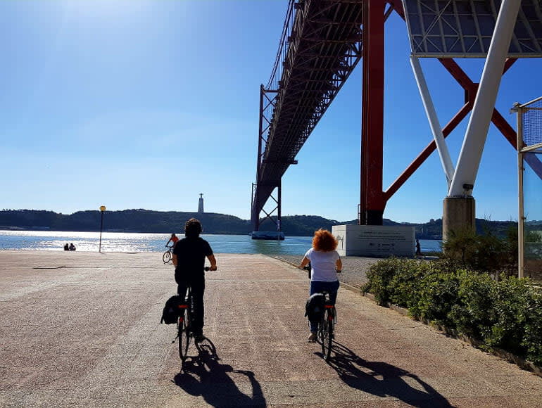 Cycling Lisbon, 25th April bridge