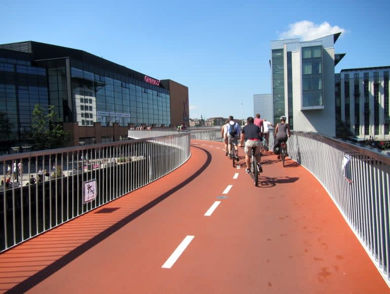 Cycling roads in the city | MegaSport Travel