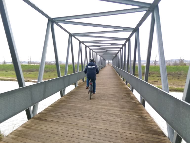 en bicicleta por el rio mondego