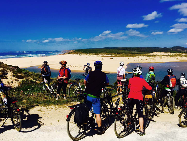 Paseos en bicicleta con vista al mar por las montañas del Algarve | MegaSport Travel