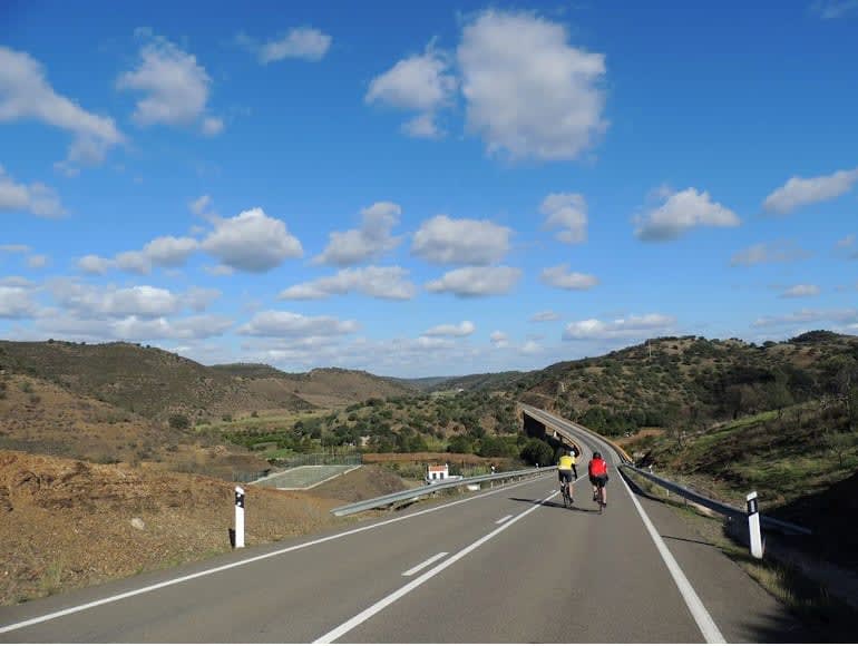 Camino secundario en las colinas  | MegaSport Travel