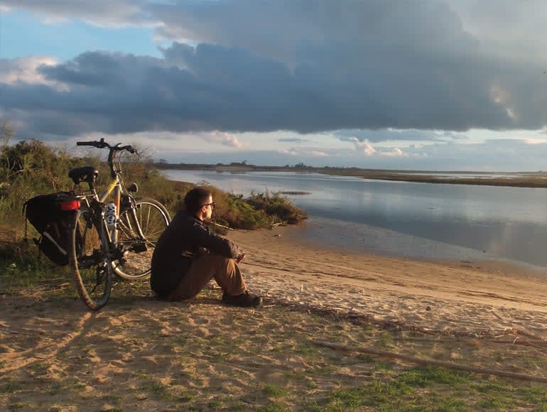 Fiets met Tavira en uitzicht op de rivier | MegaSport Travel