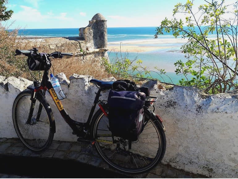 Sykling Cacela Velha, flott utsikt med sykkelturer, høstsyklus, vintersykkel
