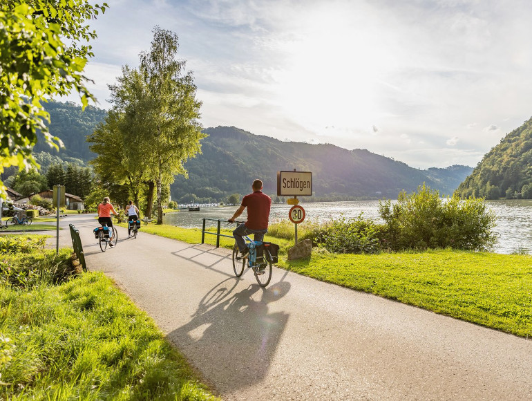 Sykling langs elven | MegaSport Travel