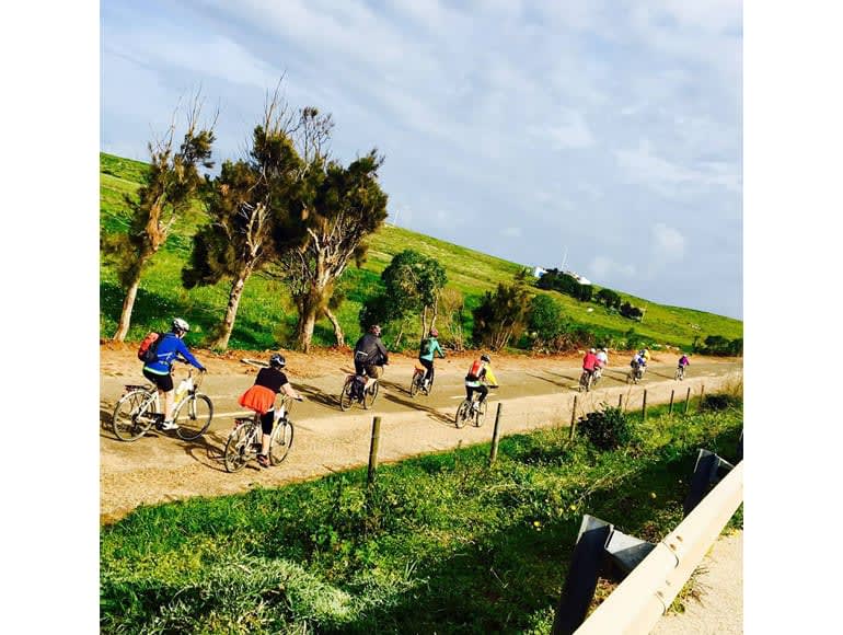 Cykeltursgrupp på landsbygden i en dagstur till Algarve | MegaSport Travel
